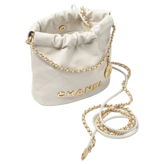 CHANEL 22
