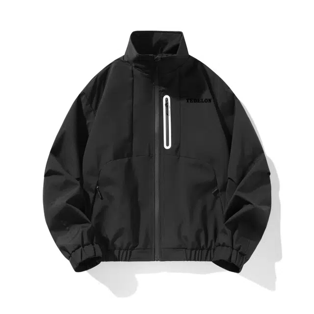 太子龍 美式山系户外风简约款胸前口袋压反光条设计青少年防泼水野外登山夹克 男款