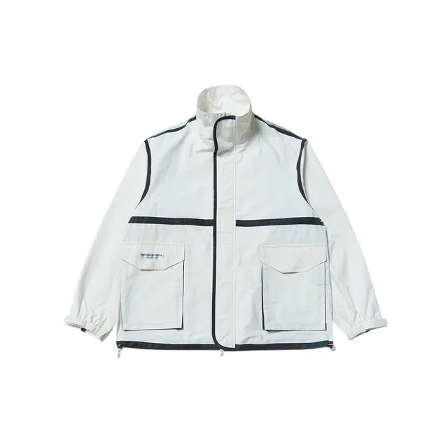 THE MUSEUM VISITOR 23PRE-SPRING