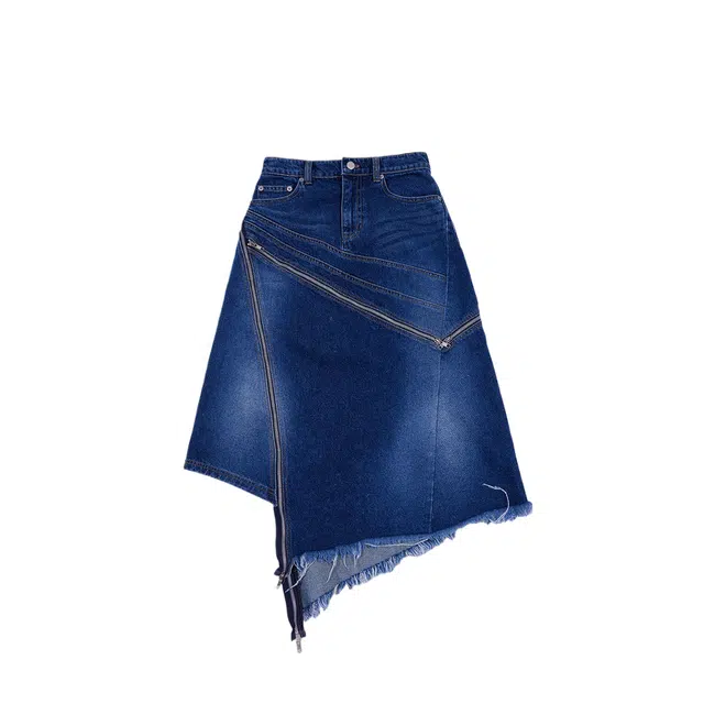 THE MUSEUM VISITOR 23 AUTUMN