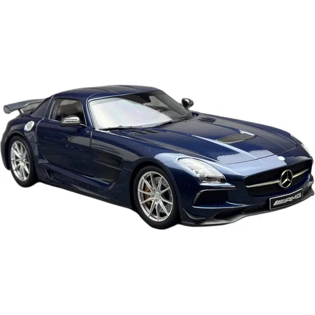 MINICHAMPS 118 SLS AMG
