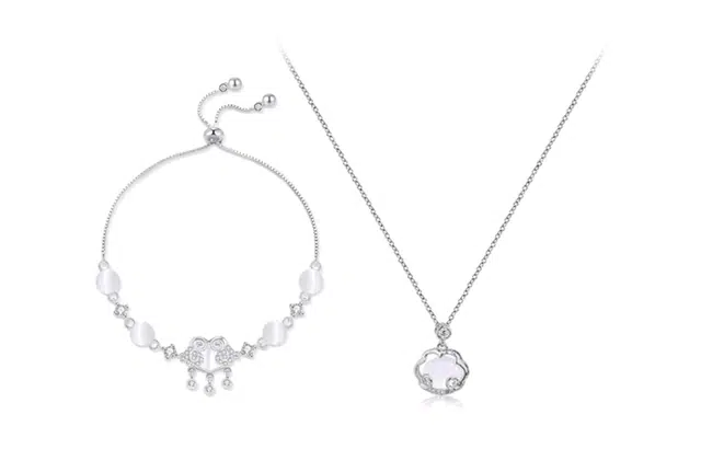 尚银福 纳福平安锁系列 森系小清新时尚优雅气质轻奢高级感 国潮新中式小众创意设计灵动闪耀长命锁百搭锁骨链#好运 合金 项链 女款