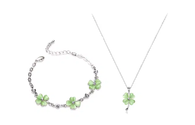 尚银福 浪漫四叶草系列 国潮新中式时尚复古气质轻奢高级感 森系小清新小众创意设计好运五花多巴胺手百搭饰 合金 手链 女款