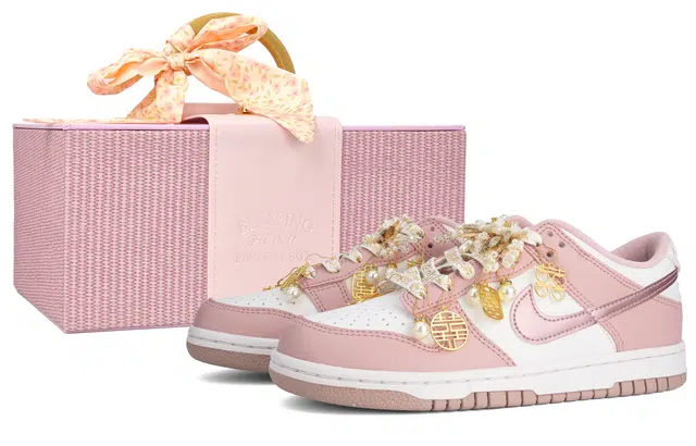 Nike Dunk Pink Velvet