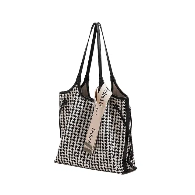 PESASRIE Tote
