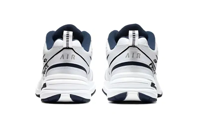 Nike Air Monarch 4