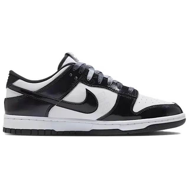 Nike Dunk Low SE Panda
