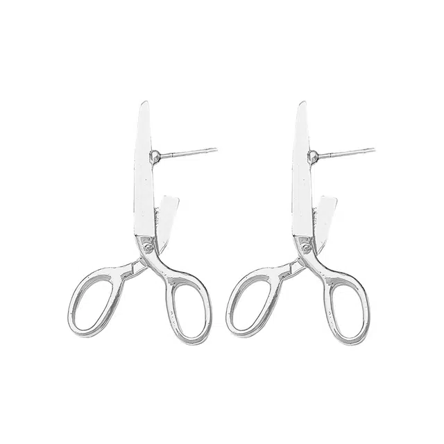希遇 剪刃形耳饰极简百搭高贵显气质 优雅时髦贵气感#好运 合金 耳钉 女款