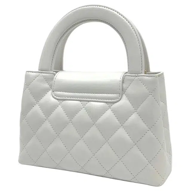 CHANEL Quilted Lambskin Chain Shoulder Bag White