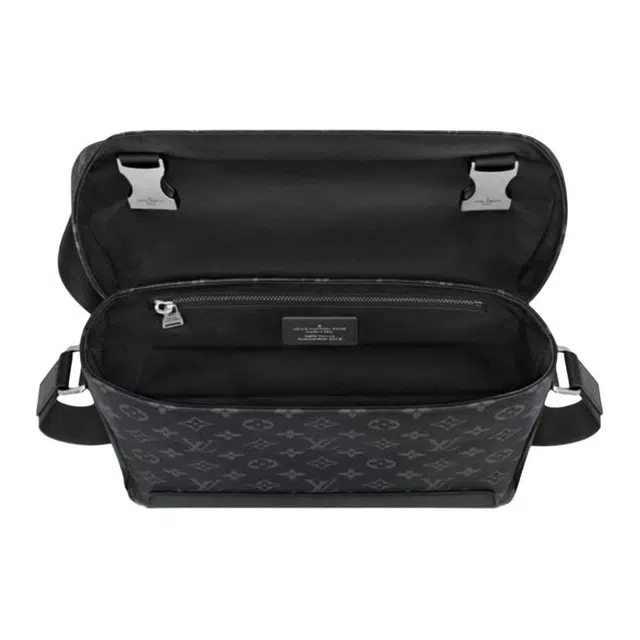 LOUIS VUITTON Voyager