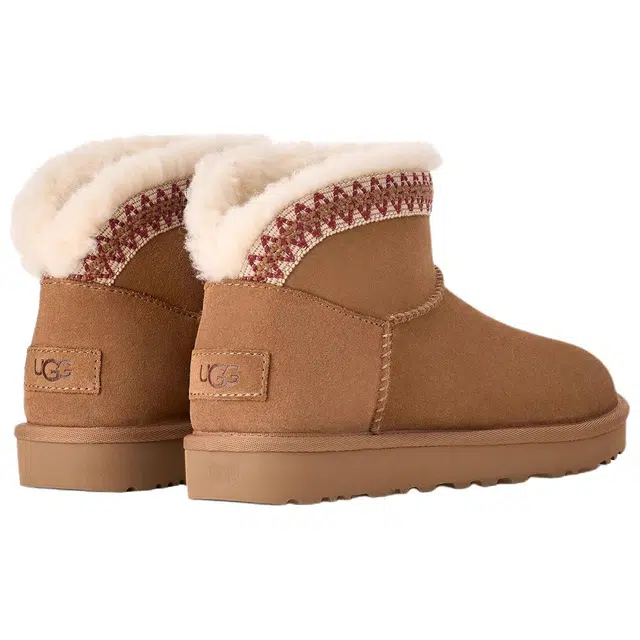 UGG Classic Novelty
