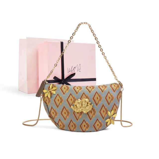 雅诗兰黛【定制化妆包】小花 金翼绮梦 梦幻 浪漫 灵动 少女心 甜酷风 约会 通勤 复古凌格帆布化妆收纳包 便携