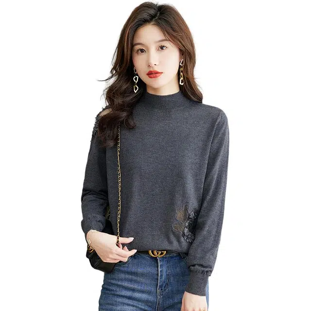 袋鼠 优雅气质时尚减龄纯色半高领镂空立体花质感套头针织衫 女款