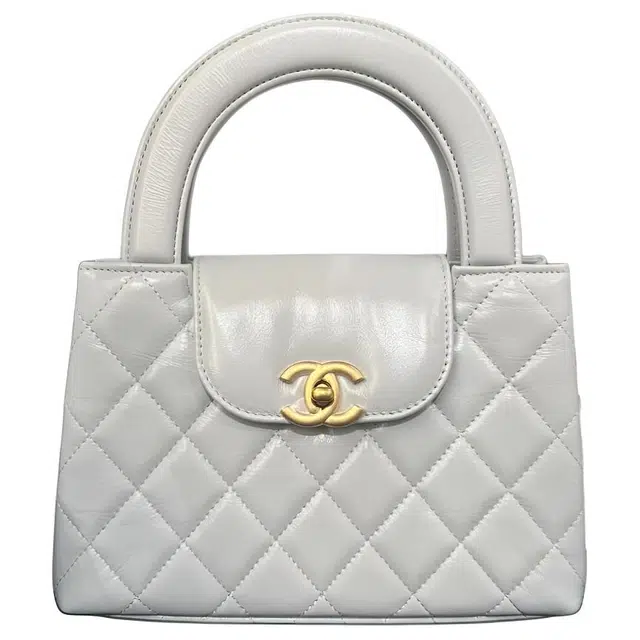 CHANEL 25A Kelly C Logo