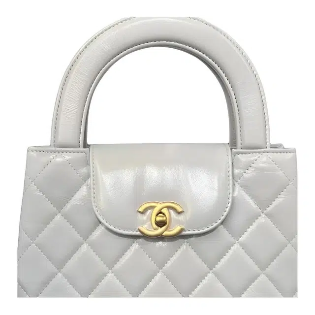 CHANEL 25A Kelly C Logo