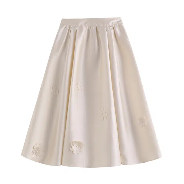 花栗鼠小姐  赫本甜梦 浪漫柔光滤镜 法式复古优雅立体花朵缎面高光泽感度假通勤轻盈飘逸简约百搭伞裙休闲长裙 女款