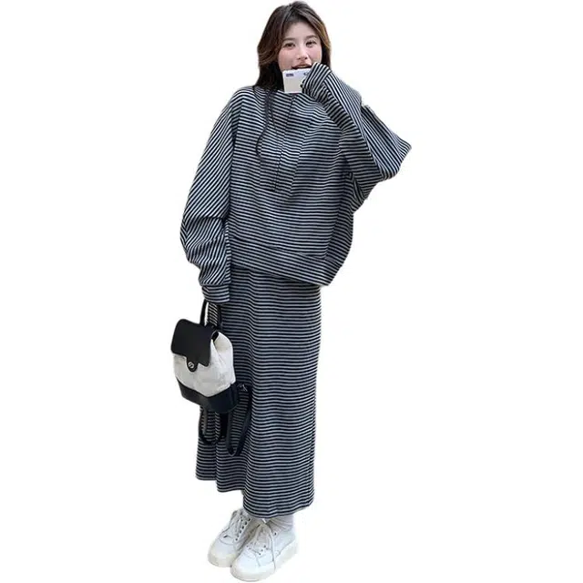 稻草人 条纹卫衣休闲设计感半身裙两件套裙装套装 女款