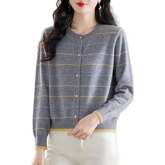 袋鼠 舒适简约时尚百搭减龄圆领条纹印花单排扣羊毛针织衫 女款