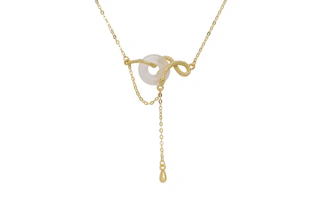 好银坊 金色灵蛇平安扣新中式生肖本命年锁骨链#好运 玉髓 项链 女款