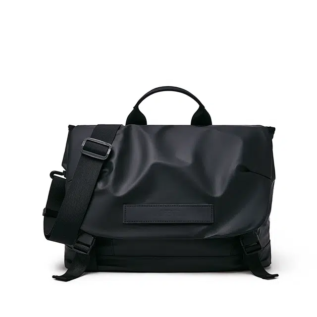 老人头 潮流简约纯色小众设计轻便出行日常通勤 织物 斜挎手提包 男款 黑色