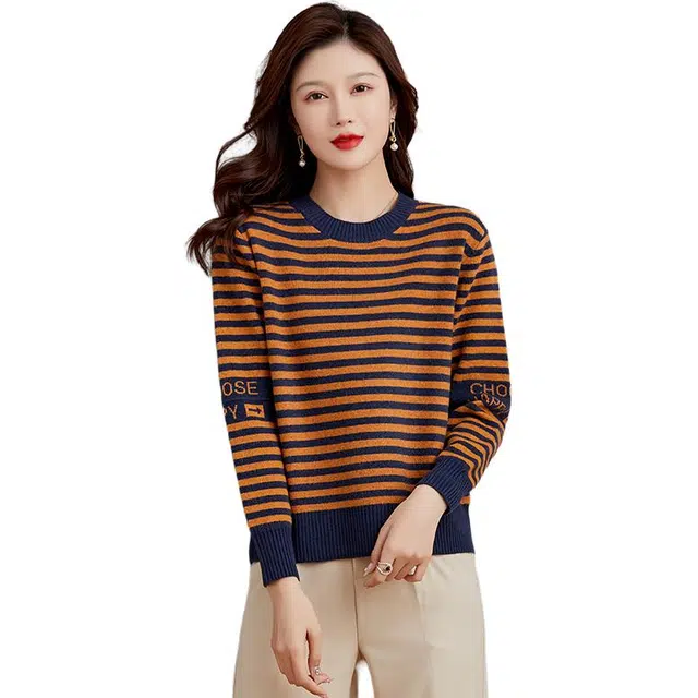 袋鼠 洋气时尚百搭宽松条纹字母印花下绗绣圆领打底针织衫 女款