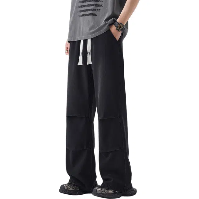 瑞梵帝斯 复古水洗阔腿宽松版型 抽绳腰头可调节松紧  垂坠感十足上身飘逸 面料柔软亲肤透气不闷汗 时尚大气简约风百搭直筒牛仔裤 男款