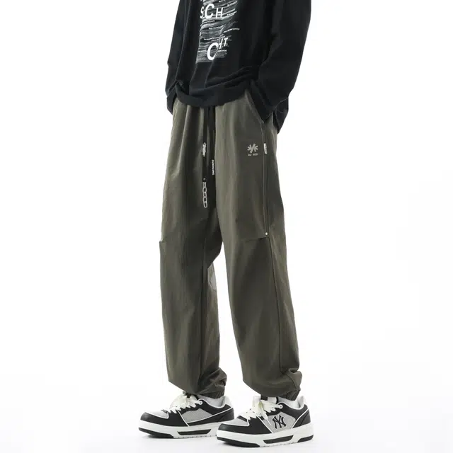 敦煌博物馆 美式高街学院风褶皱宽松直筒多口袋休闲透气抽绳纯色运动工装裤 男女同款