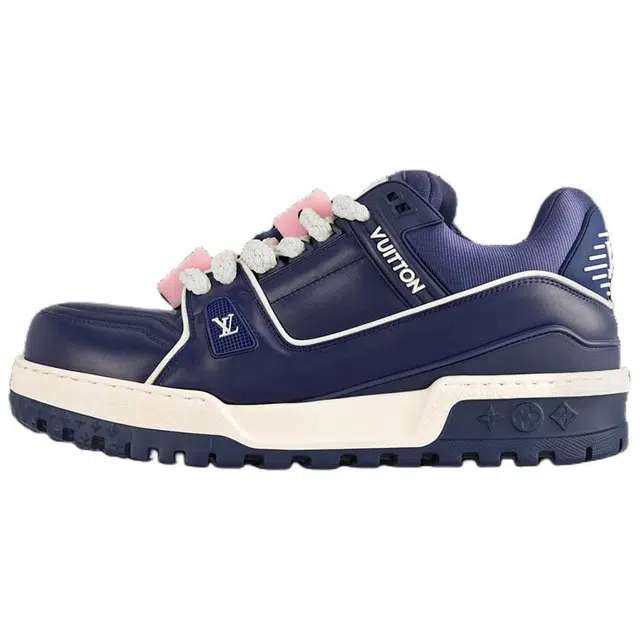 LOUIS VUITTON Trainer Maxi LOVE