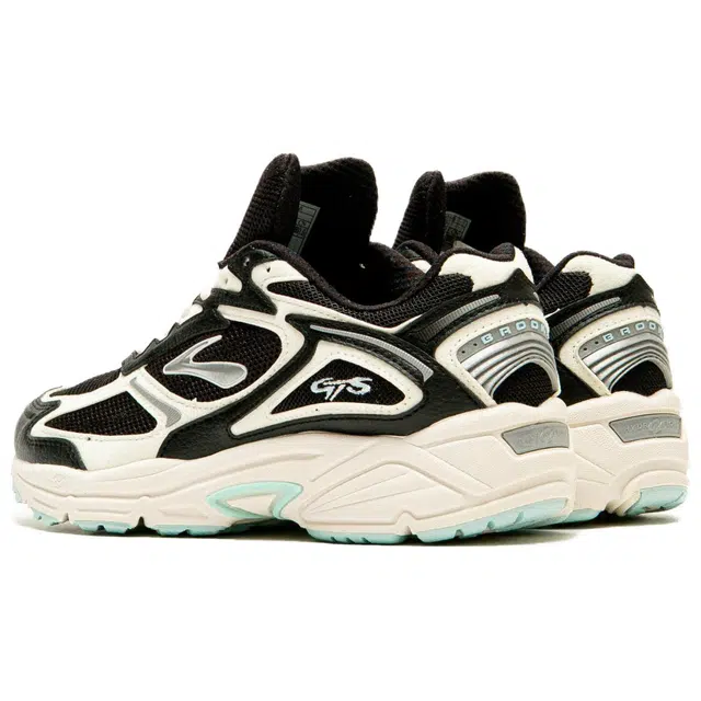 Brooks Adrenaline GTS 4