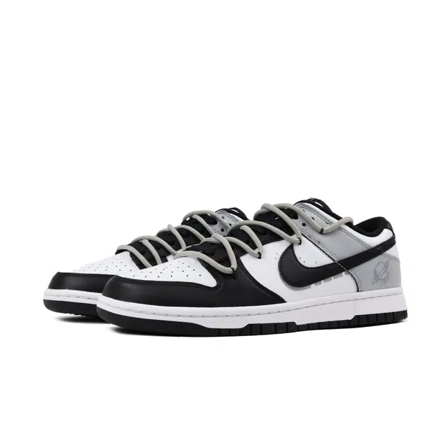 Nike Dunk Low "Panda"