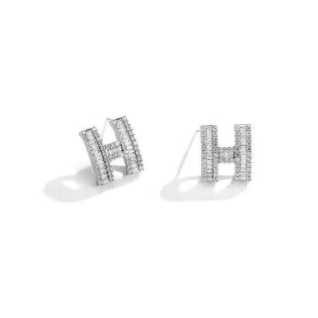 澜耀 字母镶钻 气质耳骨夹精致饰品轻奢简约百搭耳饰 铜合金 耳环 女款