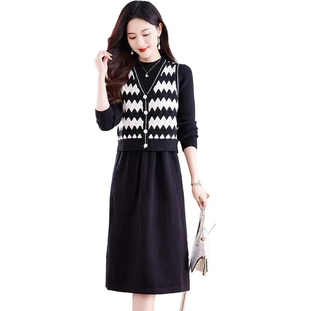 稻草人 时尚减龄气质裙子马甲秋冬针织套装 女款