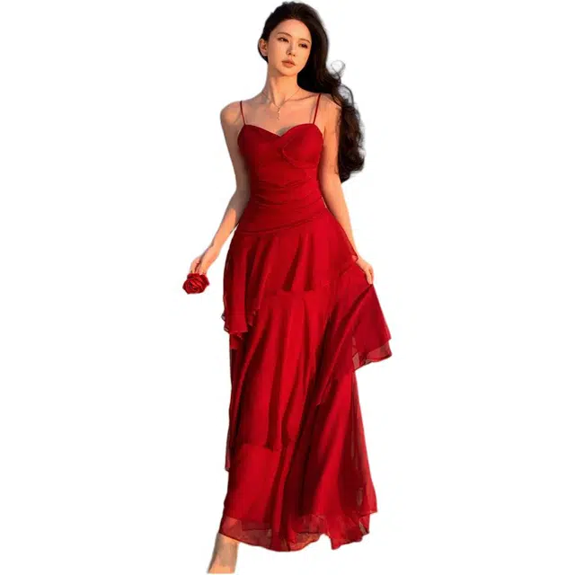 缪斯的诱惑 裙女轻奢高级感夏季今年流行爆海边度假吊带连衣裙 女款