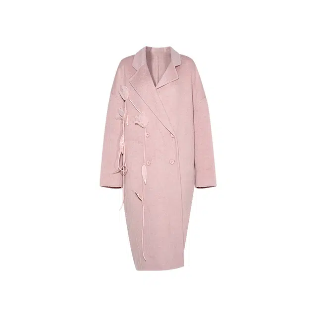 两三事 甜宠花恋 复古甜美可爱优雅长款时尚设计感宽松舒适日常保暖百搭中长款双排扣立体花朵装饰双面呢毛呢外套大衣 女款