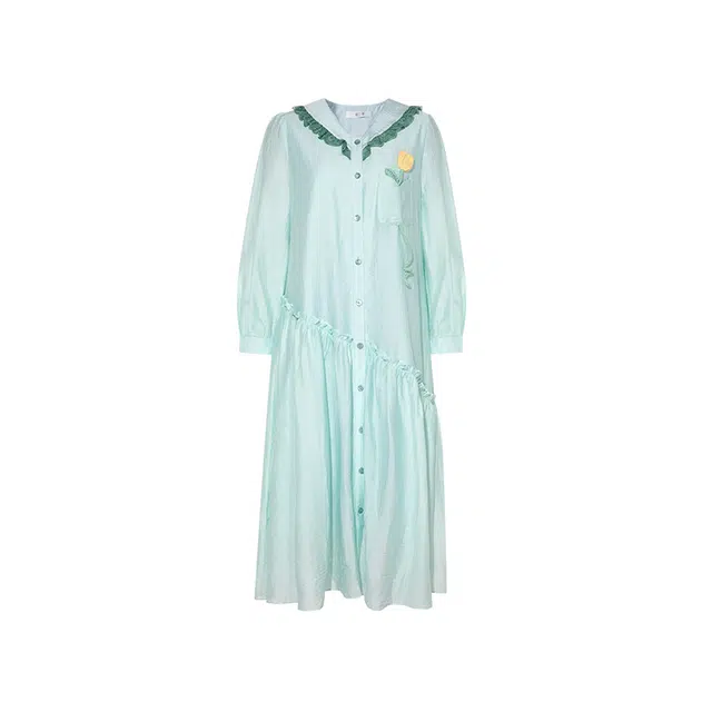 两三事 与春有约 复古文艺清新简约甜美风宽松温柔大方优雅气质日常通勤立体花朵蕾丝斜跨拼接翻领长袖连衣裙 女款