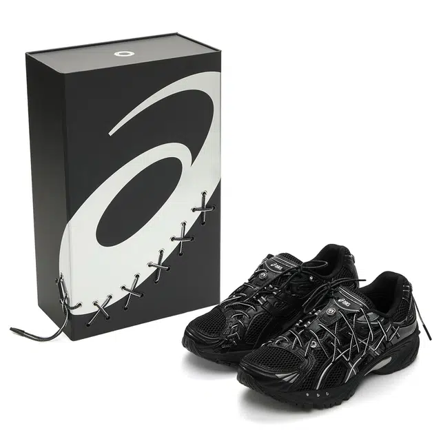 Loading x ASICS Gel-Kahana TR Nexus