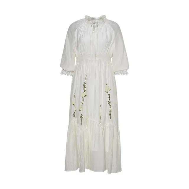 两三事 迷雾芳影 法式复古甜美清新可爱优雅度假风宽松舒适日常通勤百搭蕾丝不规则拼接七分灯笼袖长袖连衣裙 女款