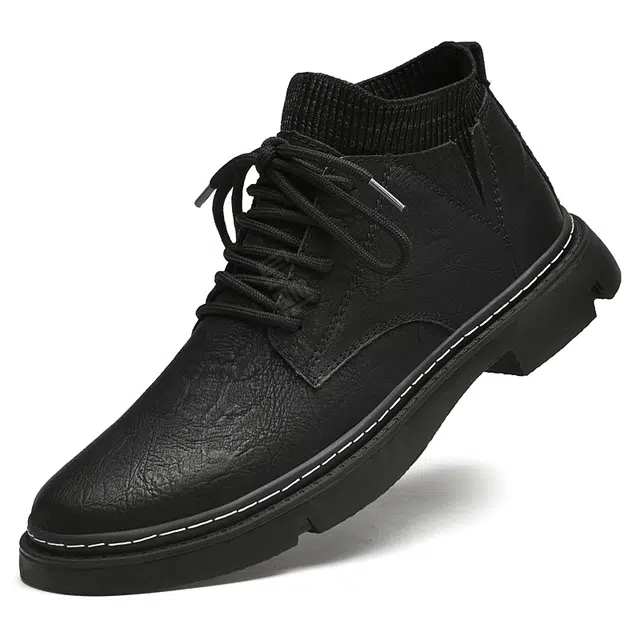 简约小众风格 融合潮流通勤等多元特质 短筒 马丁靴 男款