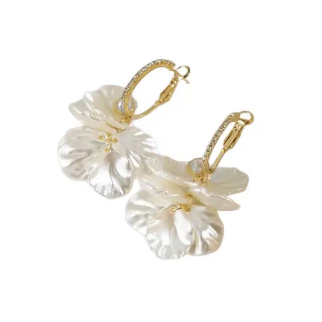 澜耀 温柔白色花瓣耳坠 百搭名媛风大气耳饰 铜合金 耳环 女款