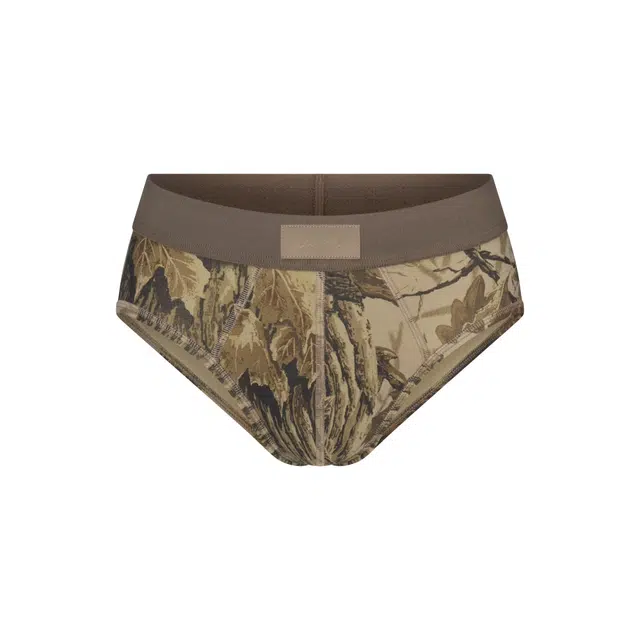 SKIMS FW25 MENS REALTREE BRIEF logo