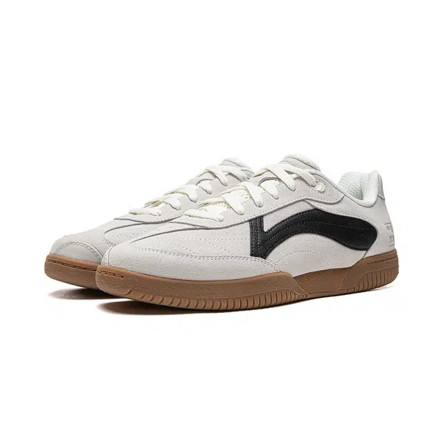 中国李宁  乒乓 时尚潮流 舒适  耐磨透气功能性  休闲适用场景  低帮  球鞋 男女同款 乳白色黑色