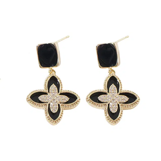 澜耀  四叶花朵 小众设计感女轻奢高级感耳饰 合金 耳环 女款