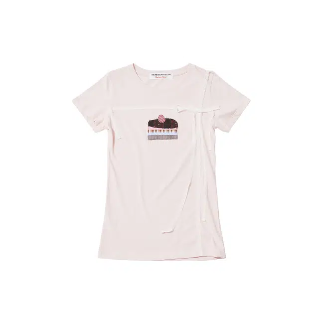 THE MUSEUM VISITOR CHOCOLATE CAKE T