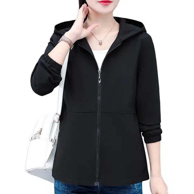 缪斯的诱惑 时尚百搭休闲轻便软壳衣户外运动徒步防风连帽登山服舒适柔软显瘦开衫上衣纯色简约可翻领小个子宽松短款长袖夹克外套 女款