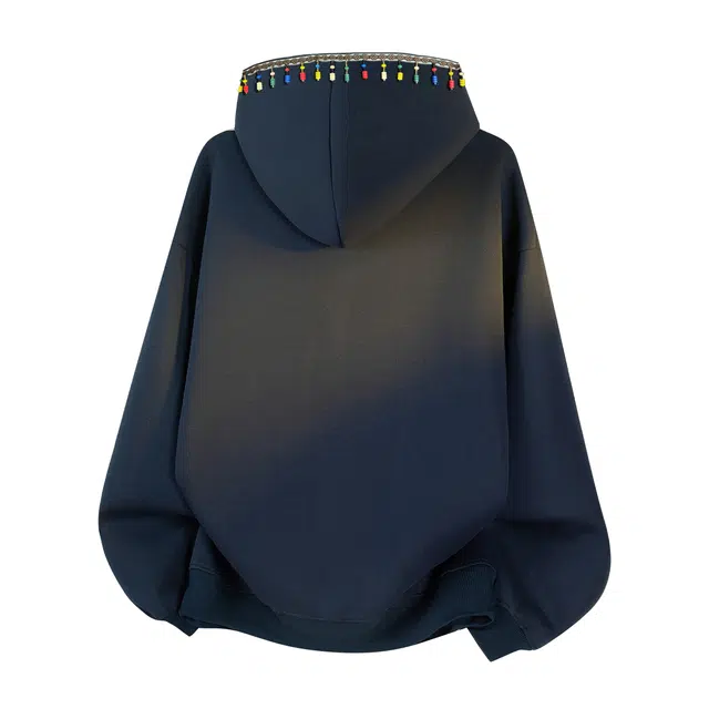 草本初色 创意帽檐彩色珠串流苏设计高街无性别主义复古简约潮流重磅仿刺绣字母印花连帽落肩休闲时尚宽松百搭日常套头长袖卫衣 男女同款