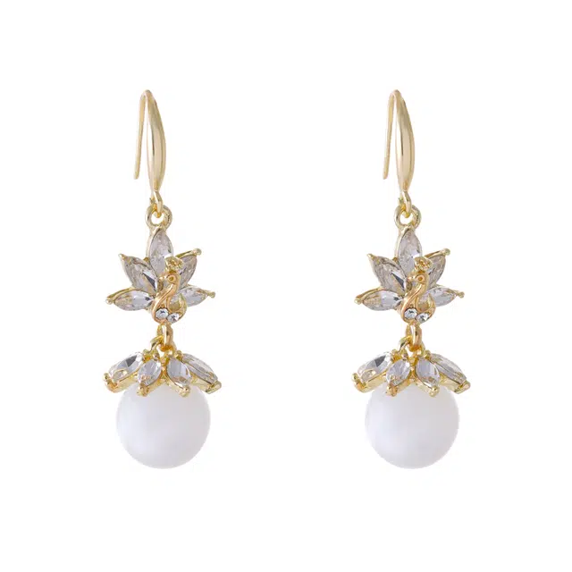 澜耀 韩国气质水晶花朵 轻奢高级感小众设计耳饰#好运 合金 耳环 女款