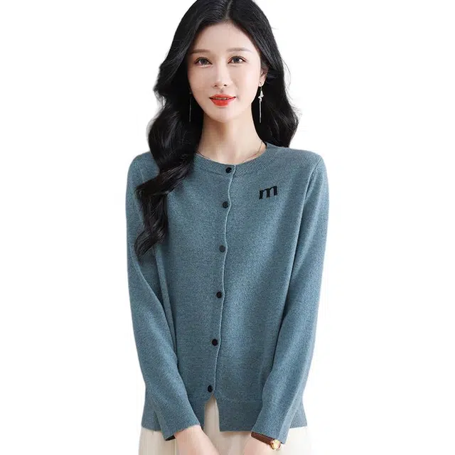 袋鼠 简约舒适修身显瘦圆领纯色字母刺绣长袖羊毛针织衫 女款