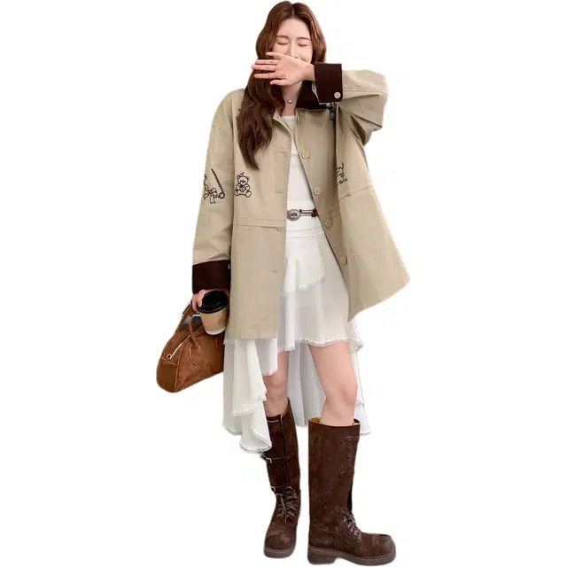 稻草人 巴恩风设计感撞色拼接刺绣翻领风衣外套 女款