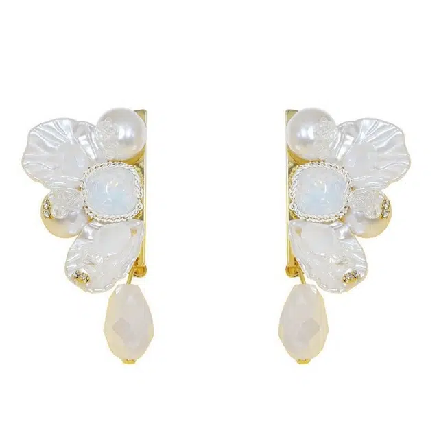 彤彤兔 法式复古花瓣耳环气质夸张小众设计感花朵清新轻奢耳饰品女 合金树脂 耳钉 女款