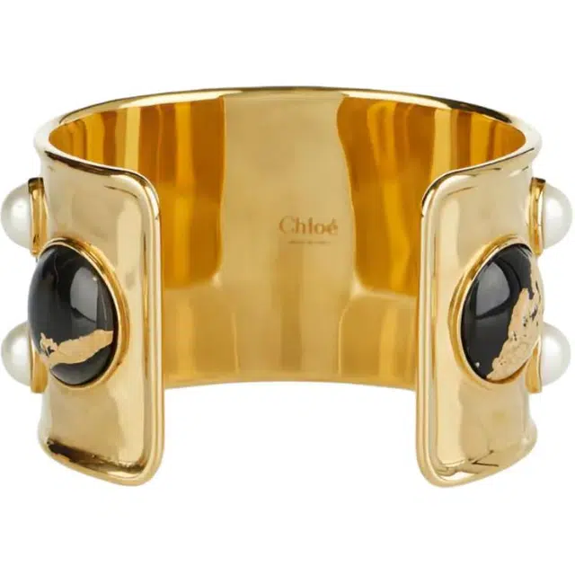 Chloe -